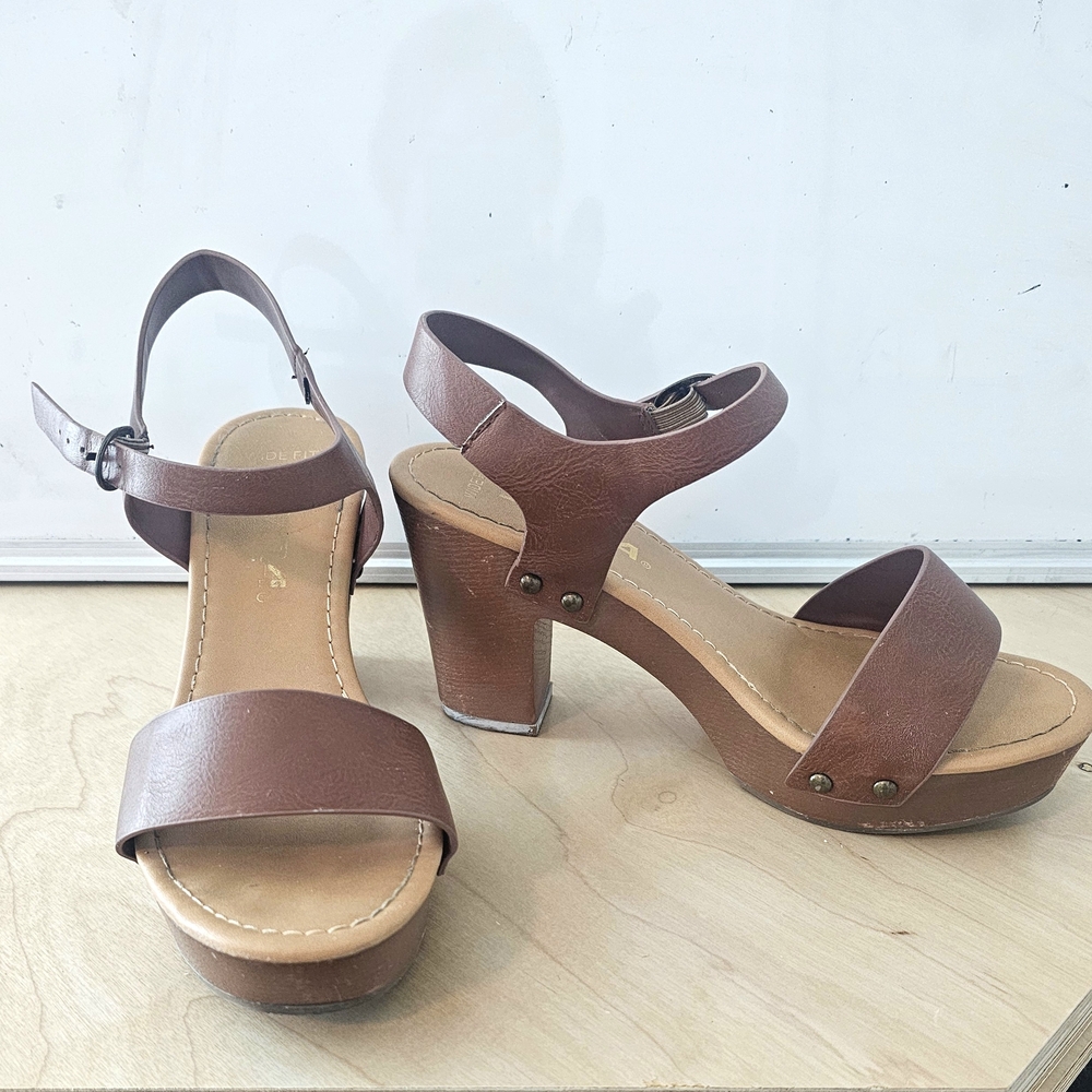 Soda Brown Platform Sandals